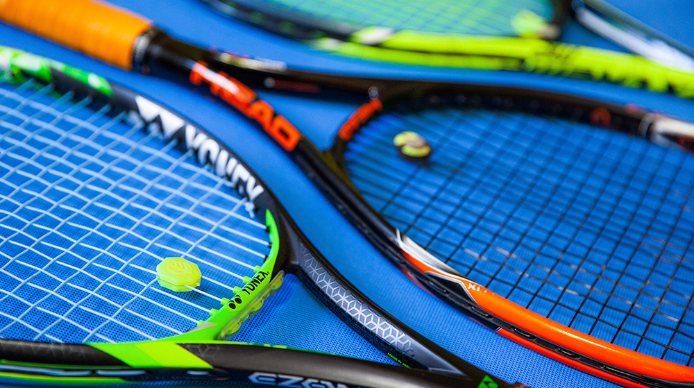 ¿Qué diferencia hay entre una raqueta de tenis de gama alta y una de gama baja?