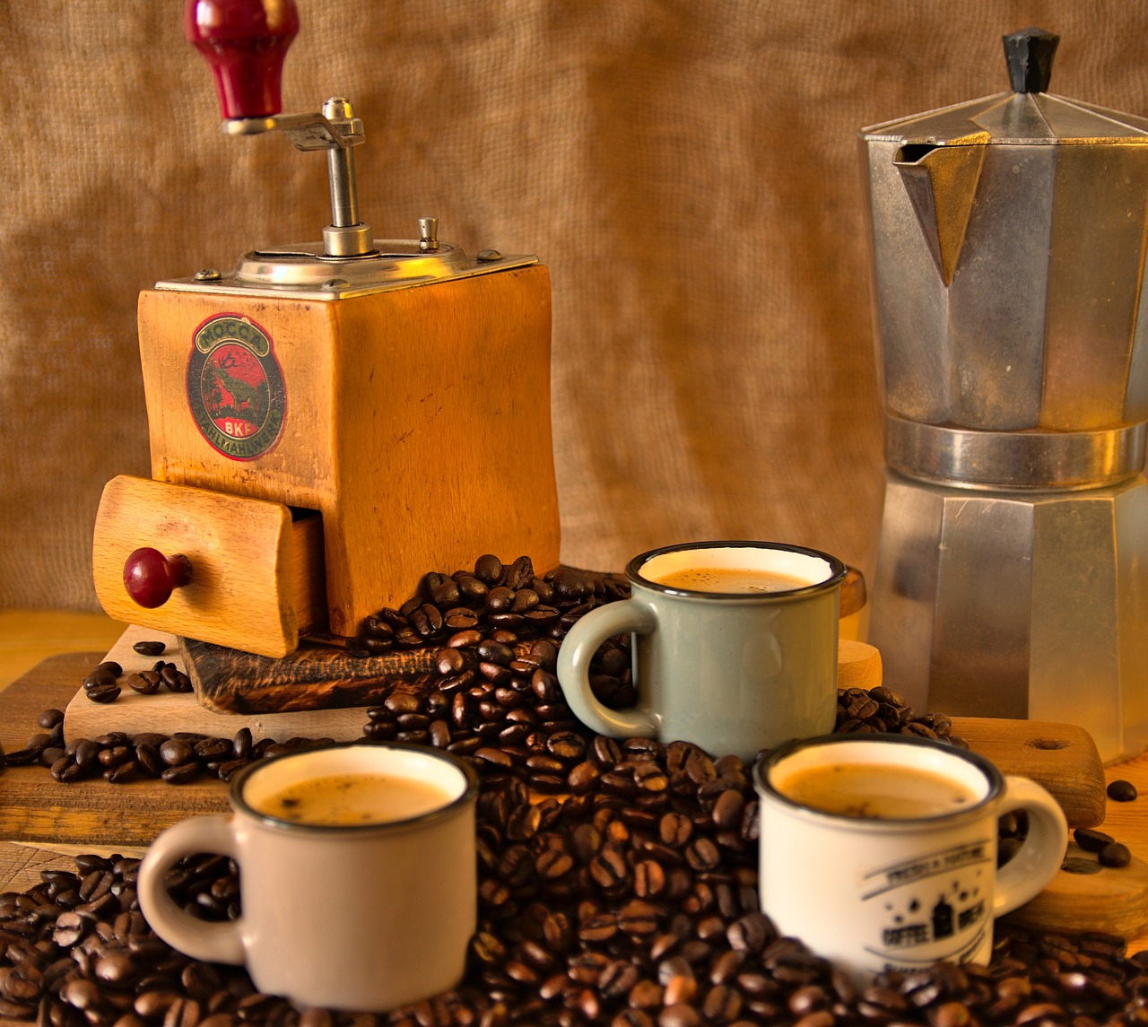 ¿Cómo funciona un molinillo de cafe manual?