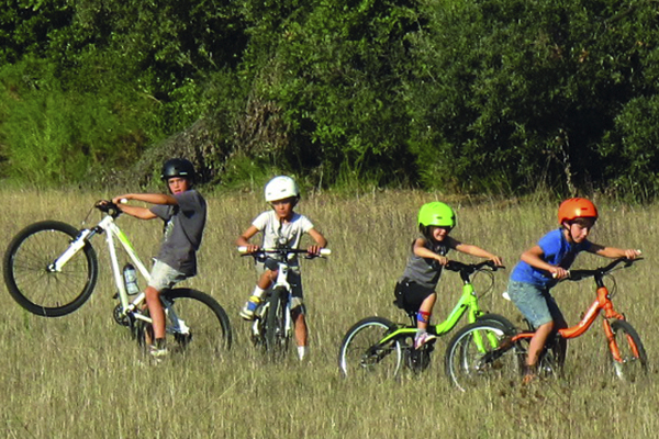 ¿Cuál es la edad recomendada para que un niño monte en bici?